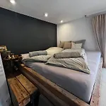 Chalet Flat Tom *